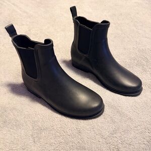 J. Crew Size 7 Black Short Lug-Sole Chelsea Rubber Ankle Rain Boots Waterproof